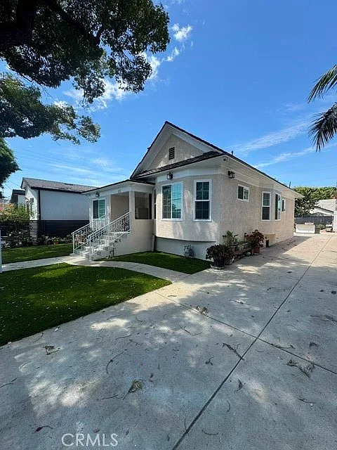 3 bed, 1215 sqft, $3,900 — Photo 2