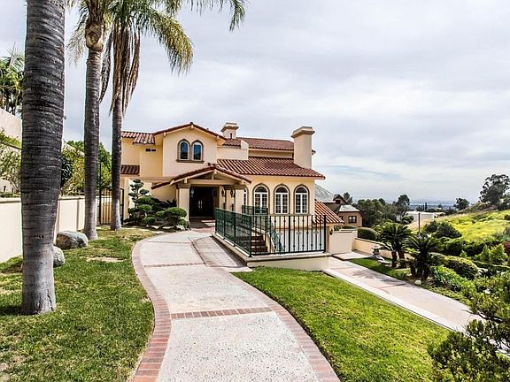 3rd image of 15852 Aurora Crest Dr