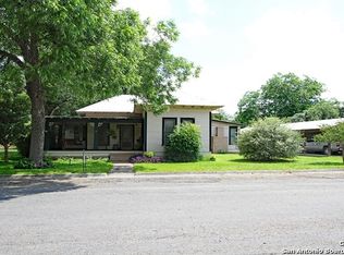 1203 25th St, Hondo, TX 78861