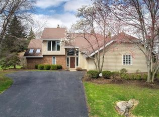 33980 Redbridge Ln, Solon, OH 44139