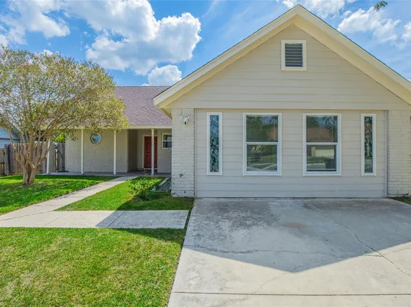 3430 Meadow Head Dr, Schertz, TX 78108