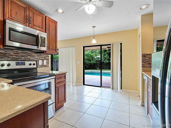 4th image of 7106 NW 42nd St
