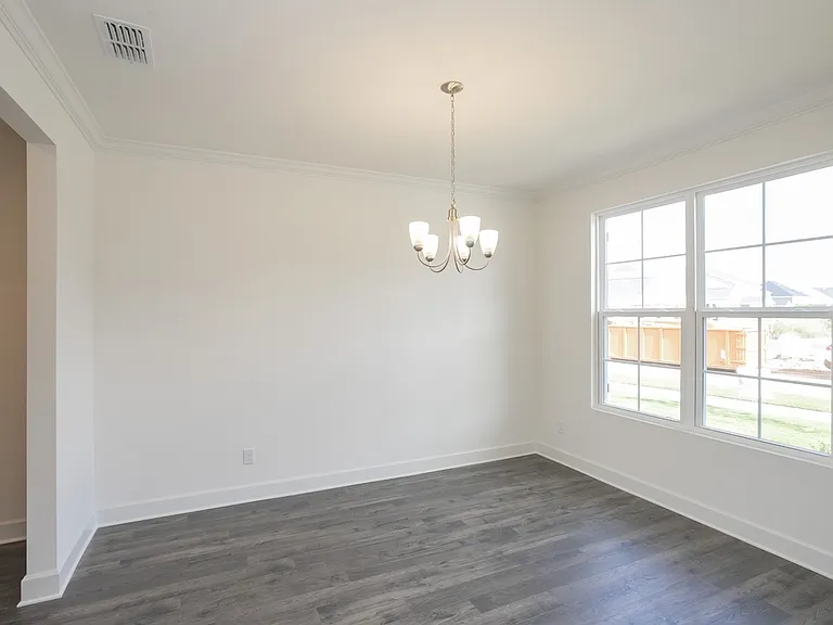 302 Sunderland Dr — Photo 4