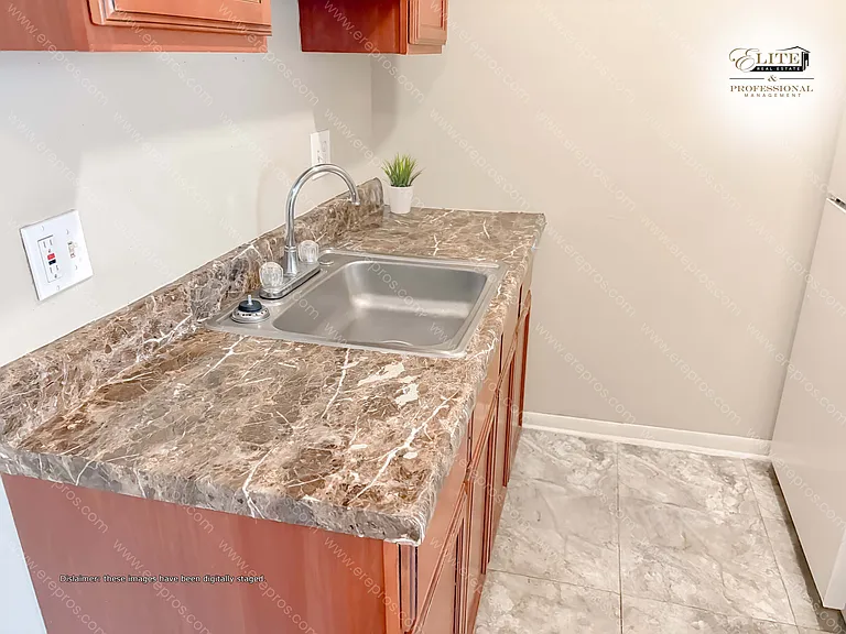 15101 Greenfield Rd #10 — Photo 4