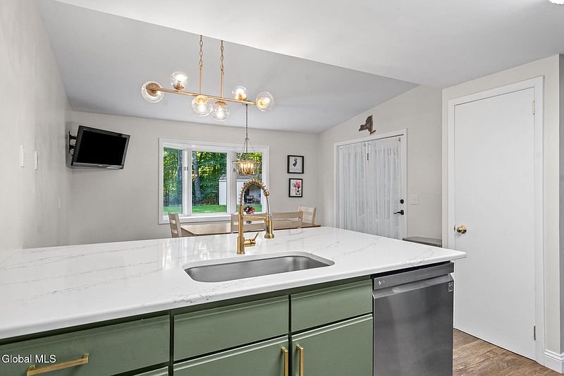5th image of 91 Meadow Rue Place