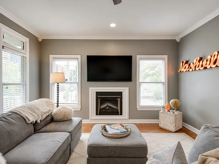 415 Van Buren St — Photo 3