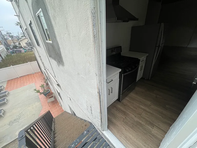 S Manhattan Pl — Photo 6