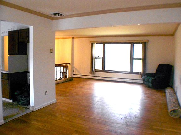 3rd image of 93 Woodcliff Ave