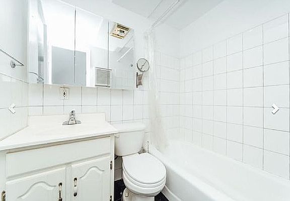 2nd image of 199 Nassau Ave #1LR
