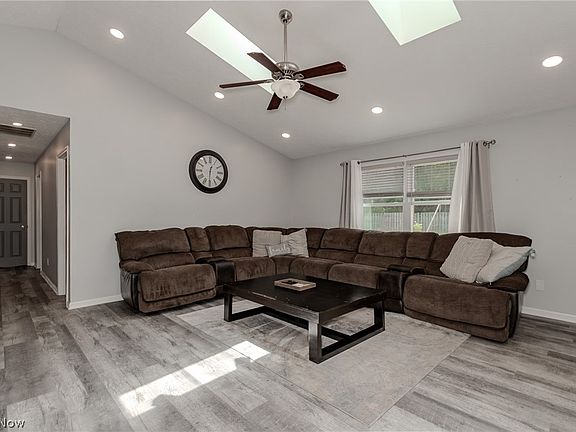 3rd image of 1230 Dartmouth Dr