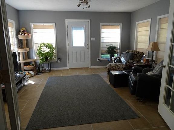 4th image of 2041 Crawford Dr
