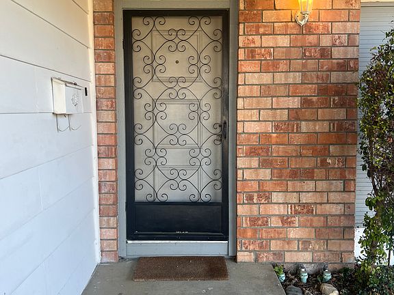 3rd image of 555 Peterson Ln