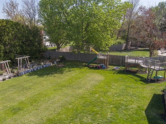4th image of 1675 Laurel Creek Dr