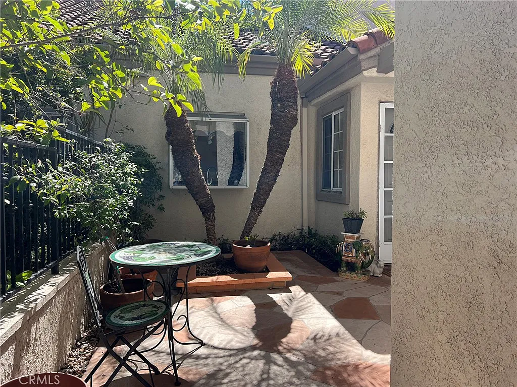 2 bed, 2.5 bath, 1429 sqft, $4,200 — Photo 4