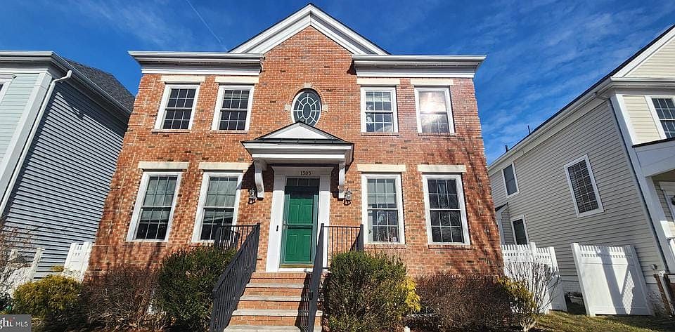 1st image of 1305 Park St
