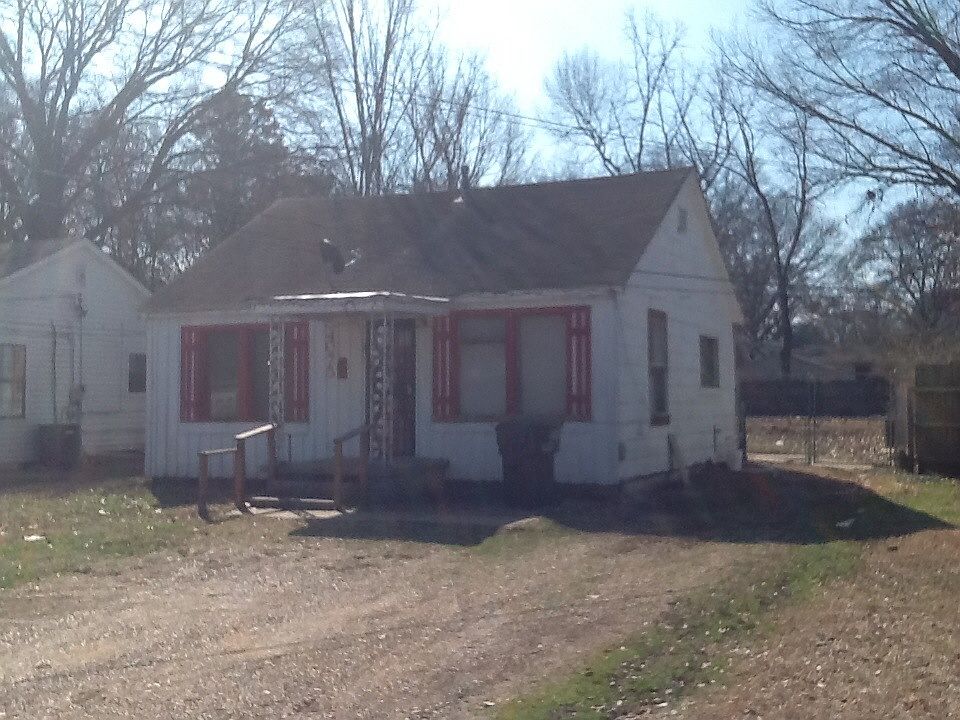 2nd image of 4075 Mamie Rd