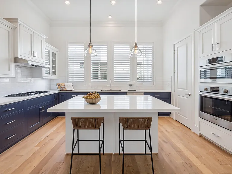 2714 Harvard St — Photo 11
