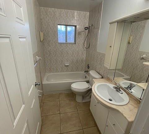 3rd image of 2888 SW 14th Street