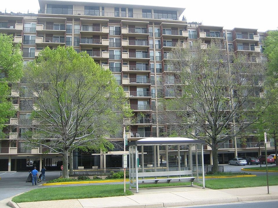 1st image of 1300 Army Navy Dr #129-unit 129
