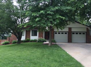 15834 Leavenworth St, Omaha, NE 68118