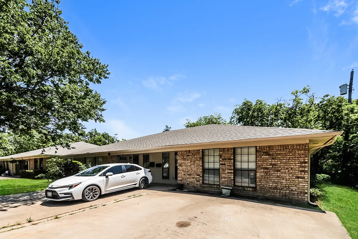 Building Photo - 808-806 W Belden St #808