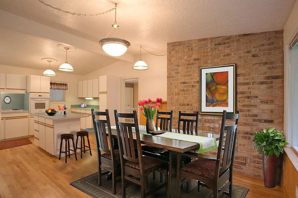 5 bed, 3000 sqft, $4,495 — Photo 3