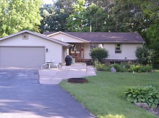 W1095 Bay St, Fountain City, WI 54629