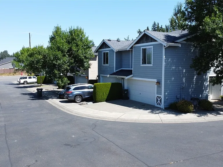 11220 71st Avenue Ct E — Photo 2