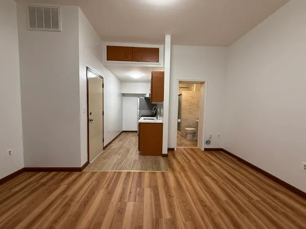 1017 Spring Garden St #2F, Philadelphia, PA 19123