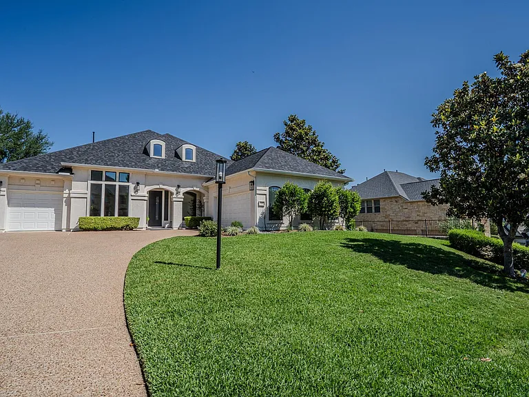 309 Aria Dr — Photo 2