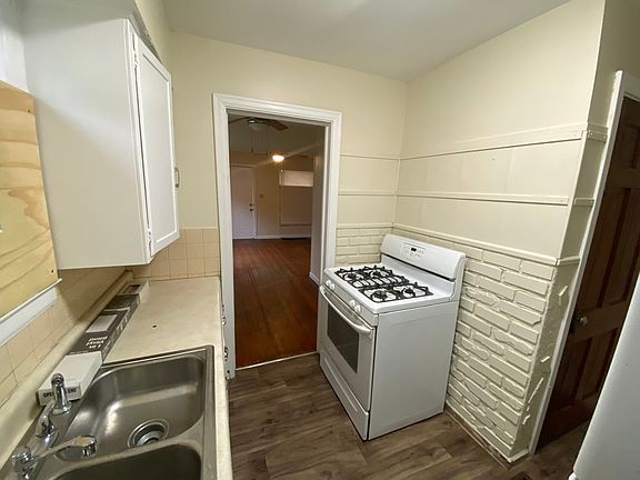 4th image of 3785 Caroline Ave