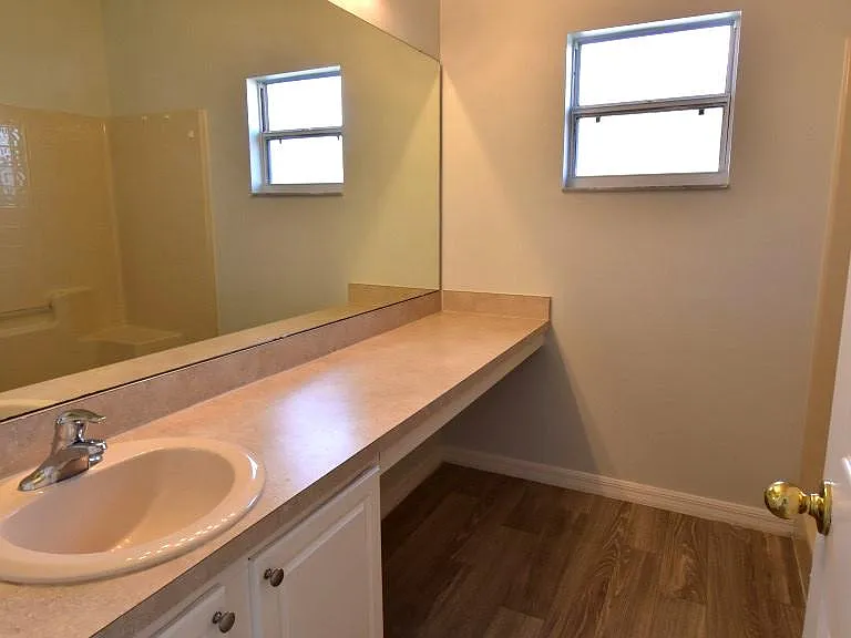 553 Hummingbird Ct — Photo 9
