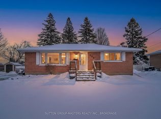 398 McEwen Dr, Kingston, ON K7M 3W3
