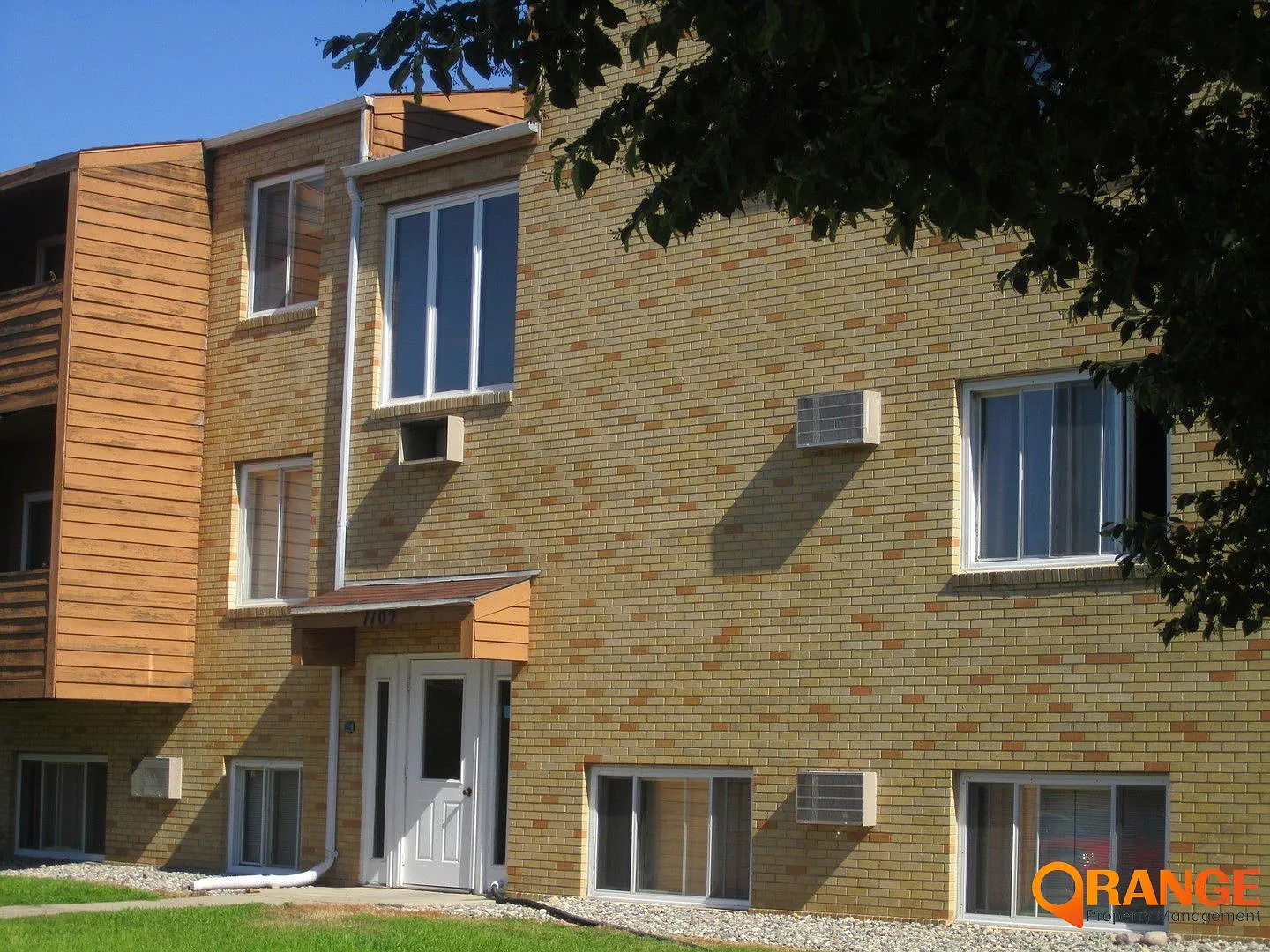 Loy Apartments — Photo 1