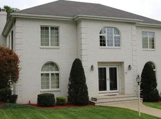 15 Ledgewood Rd, Saugus, MA 01906