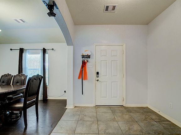 5th image of 9730 Bladon Dr
