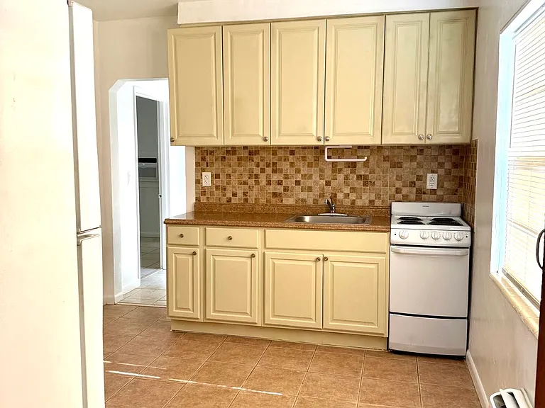 19 Salamanca Ave #1 — Photo 5