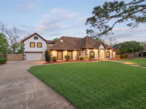 1205 Tall Pines Dr, Friendswood, TX 77546