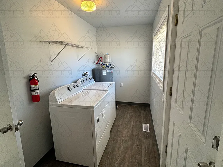 402 McCoy St — Photo 2
