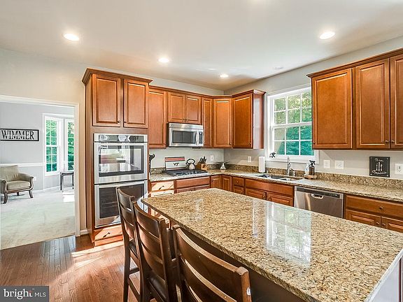 5th image of 65 Mills Hollow Dr