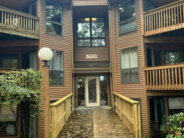 1302 Hillburn Ave NW, Grand Rapids, MI 49504
