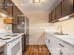 681 E Main St APT 23, Centreville, MI 49032