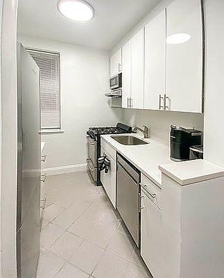 1st image of 477 W 57th St #11N