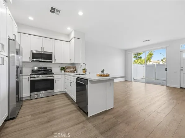 876 S Yellowstone Way, Anaheim, CA 92808
