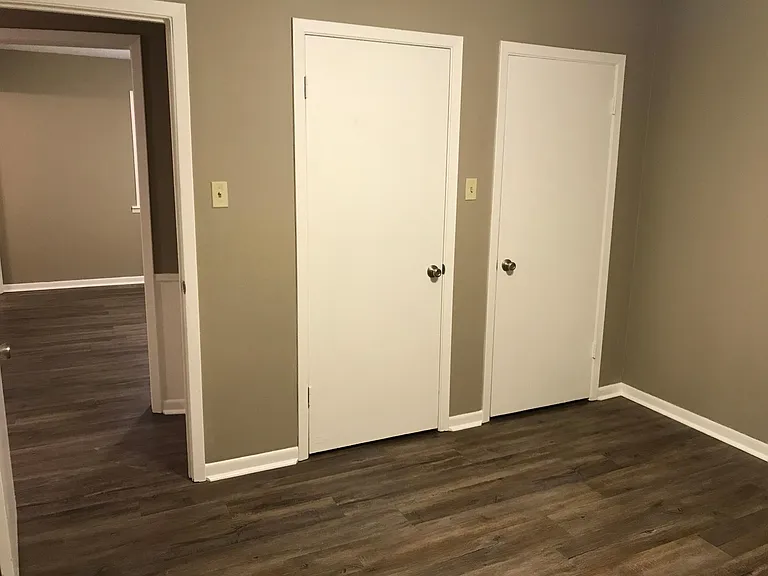 2318 S Donnybrook Ave — Photo 13