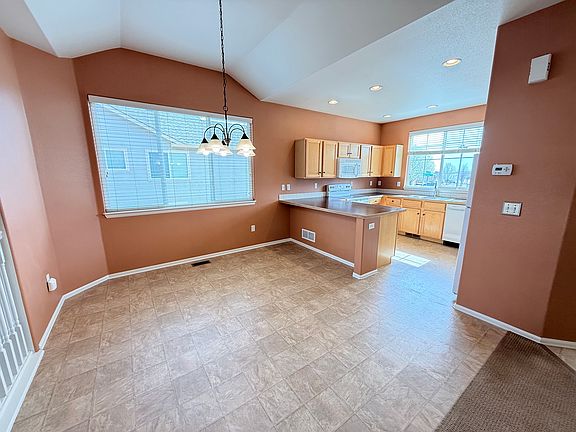 Eating area to Kitchen
