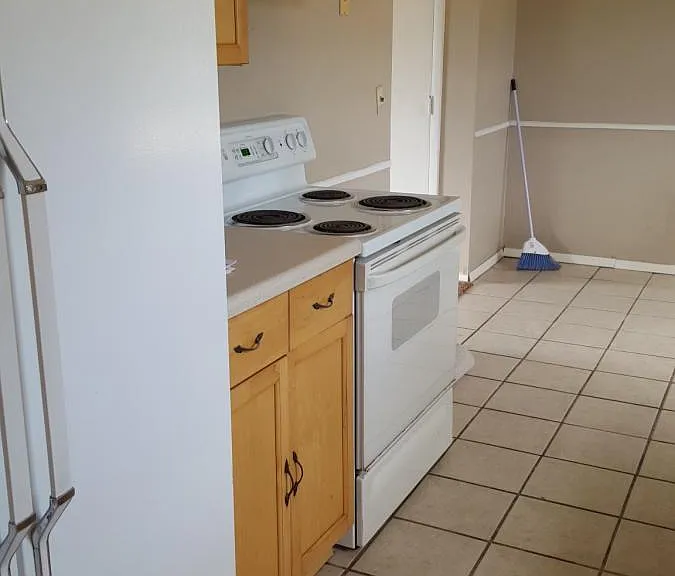 111 Sharon Ave — Photo 3