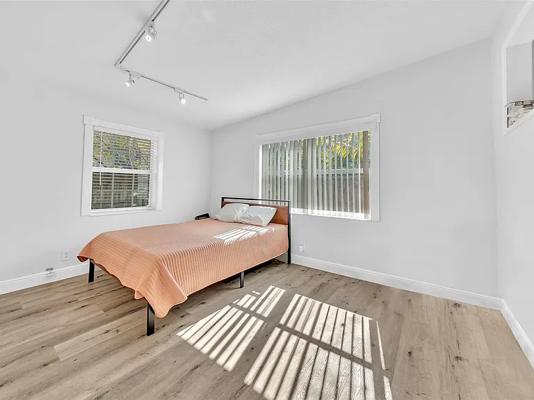 805 NE 17th Ave #4 — Photo 10