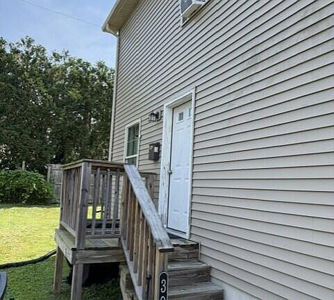 3rd image of 309 Sidney St S