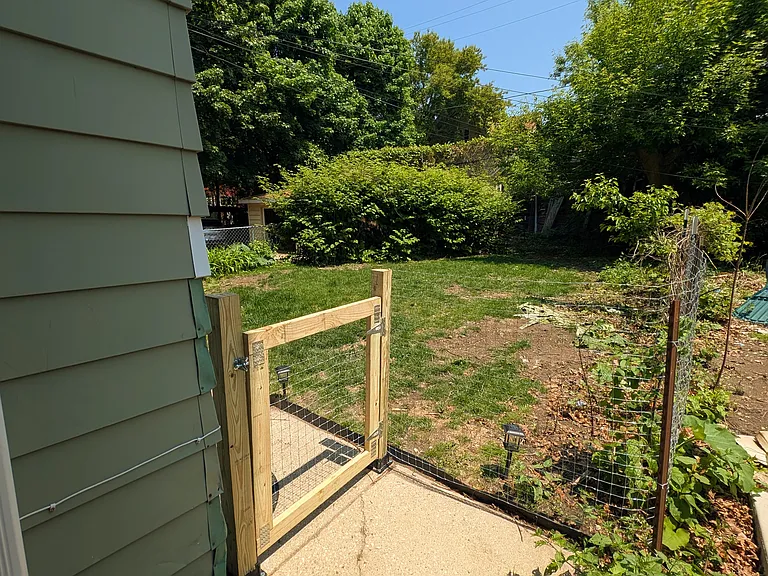 2522 N Oakland Ave — Photo 14